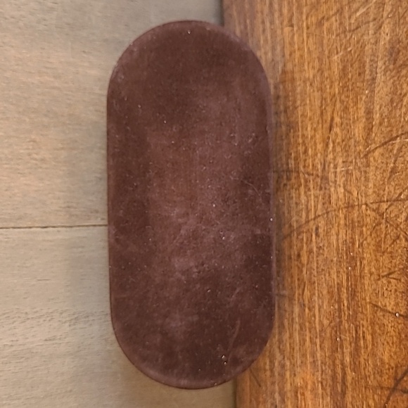 Tom Ford Sunglass Case Women/Men/Unisex Brown Oval Sunglass Holder - Picture 3 of 9